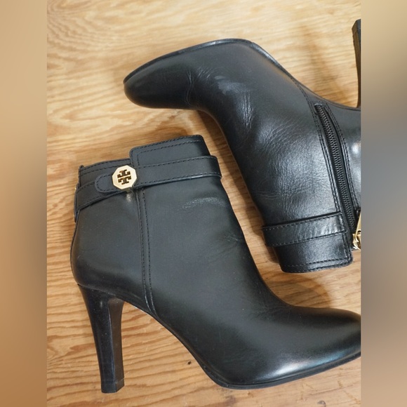 tory burch bristol 85mm equestrian bootie with side zip in black size 7 - Picture 3 of 13